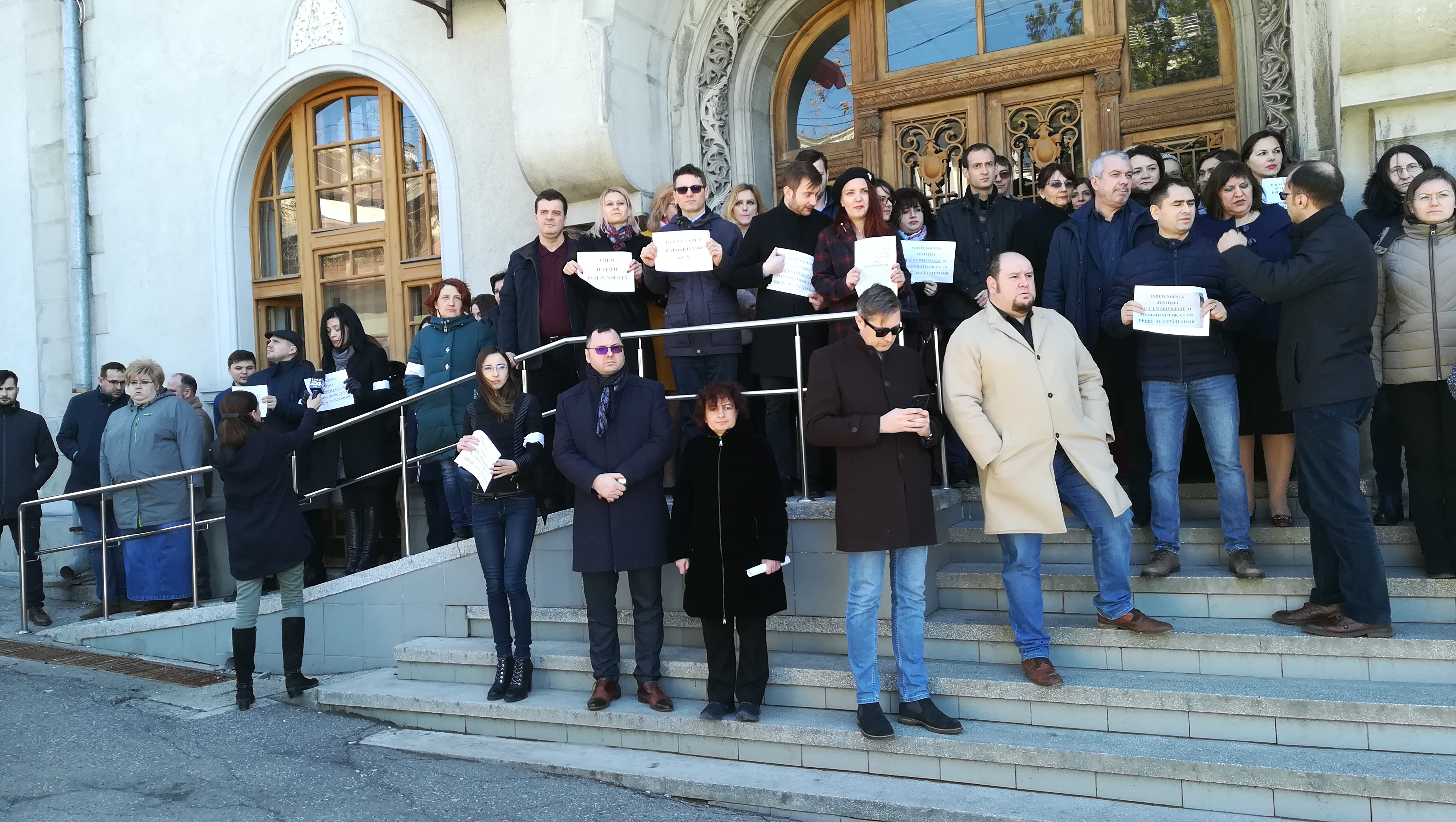 (AUDIO/FOTO) Iaşi: Un nou protest al procurorilor