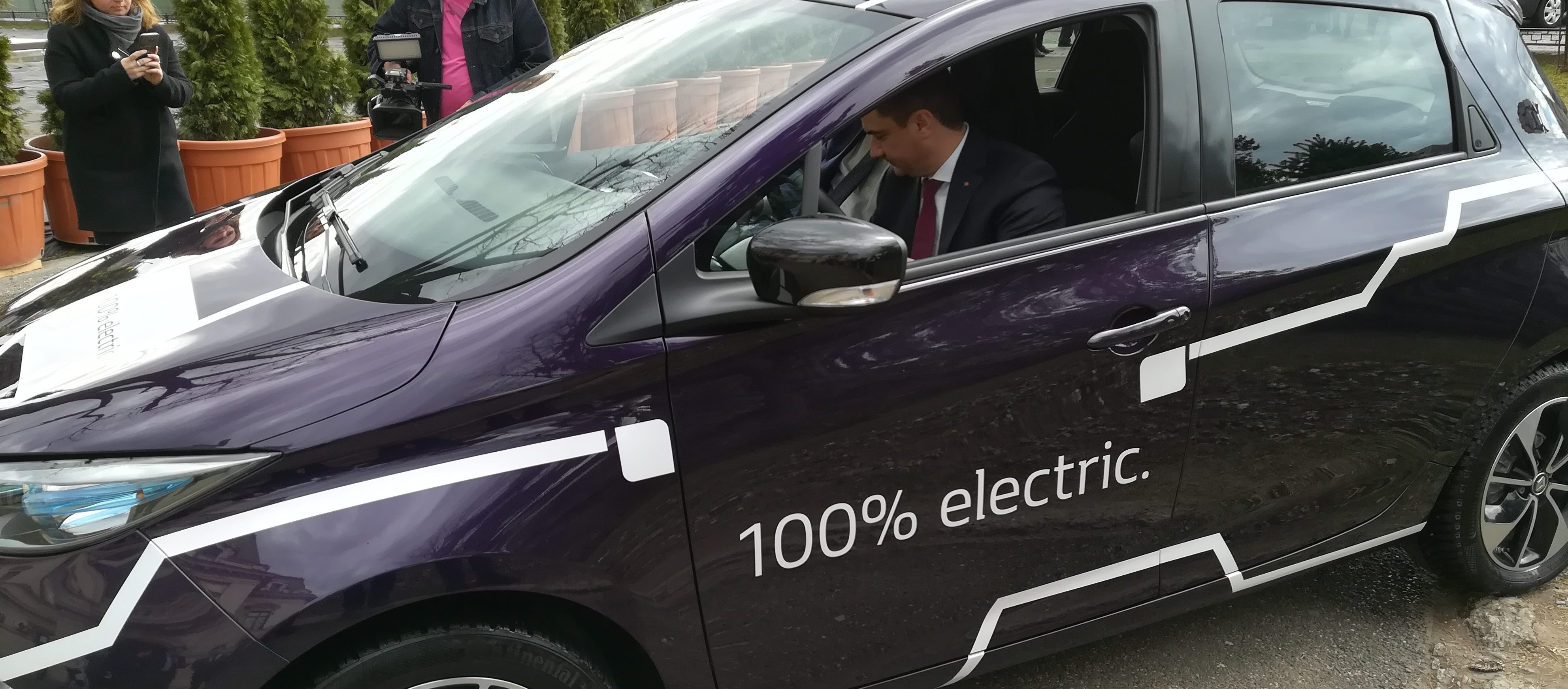 (AUDIO/FOTO) Iaşi: Municipalitatea a primit de la Grupul Dacia Renault o maşină electrică