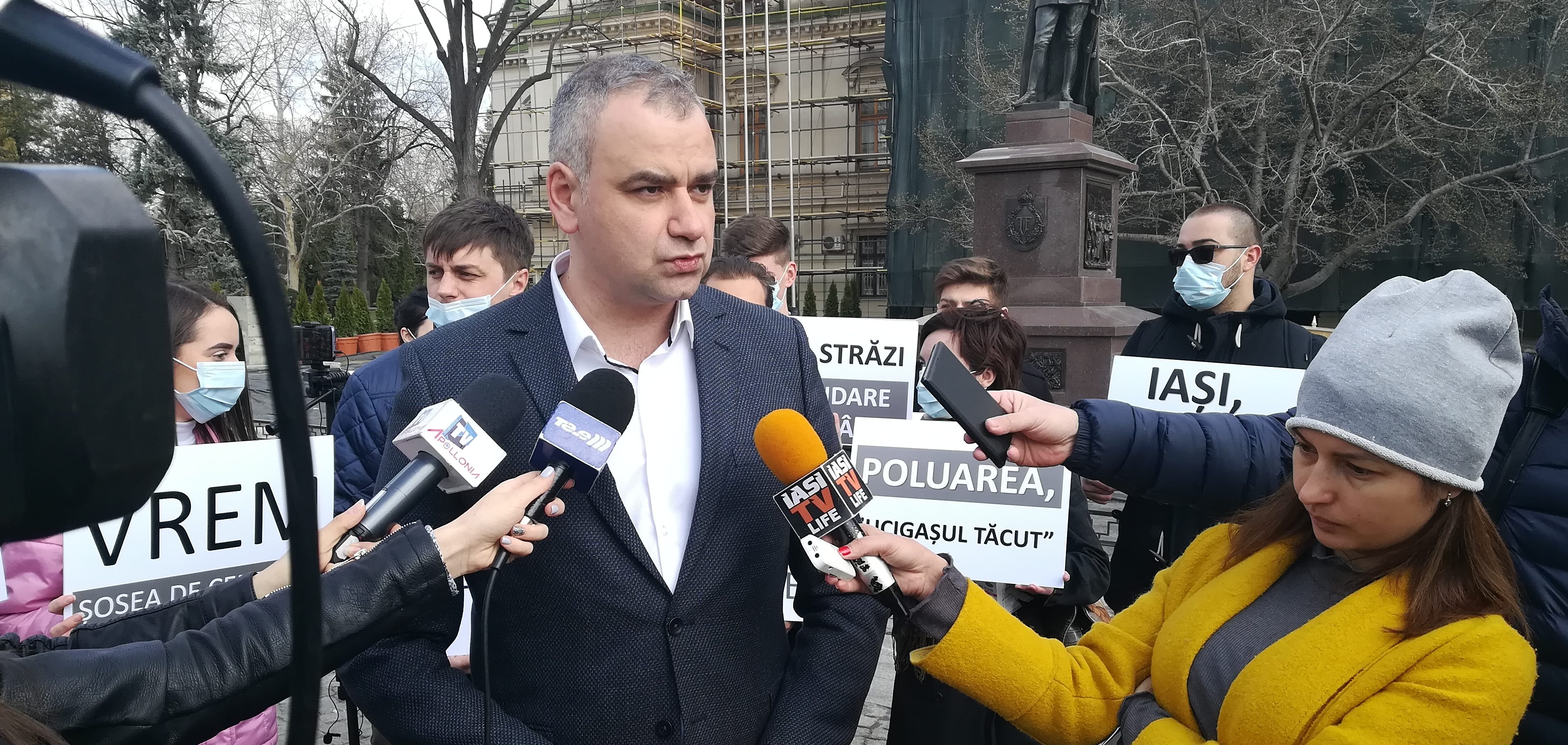 (AUDIO/FOTO) PNL Iaşi, protest faţă de poluarea din oraş. Iată ce propun liberalii