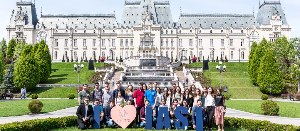 IAŞI: 37 de facultăţi îşi prezintă oferta de studii la Târgul universităţilor de la Palas