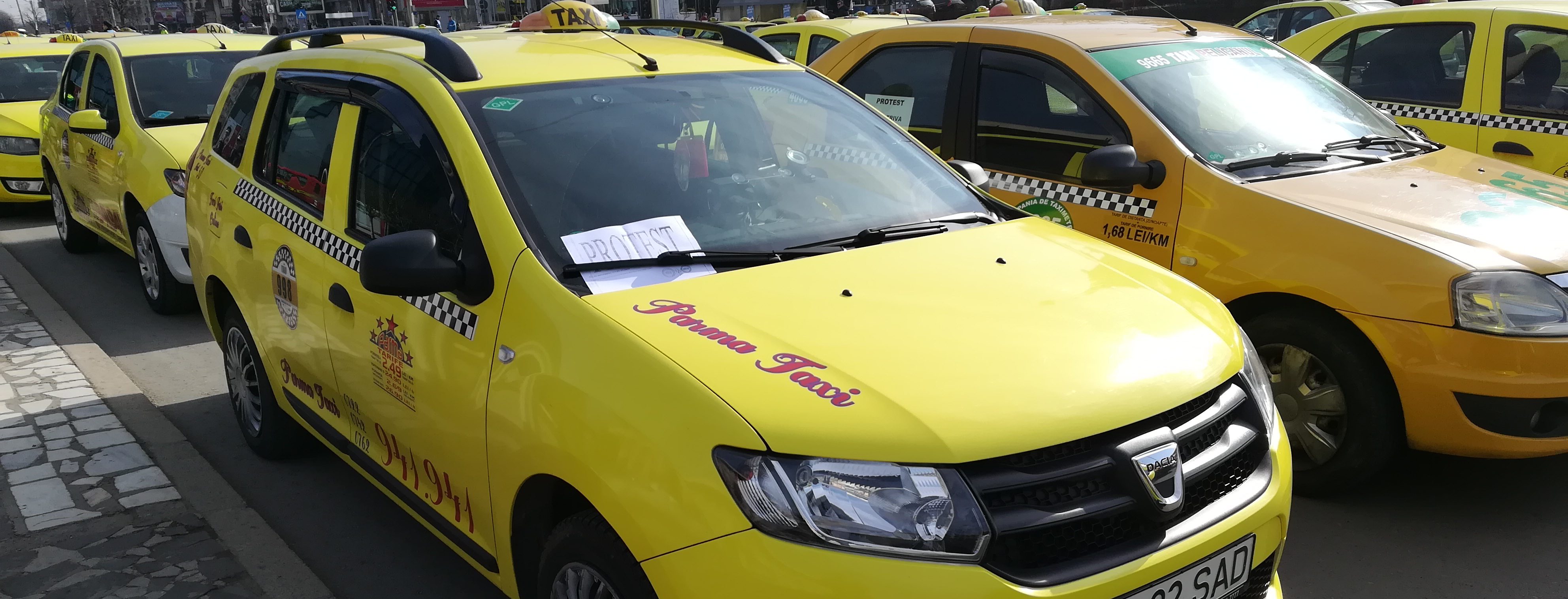 Şoferii de taxi din Galaţi au protestat pentru scoaterea în afara legii a transportului alternativ de tip Uber sau Bolt