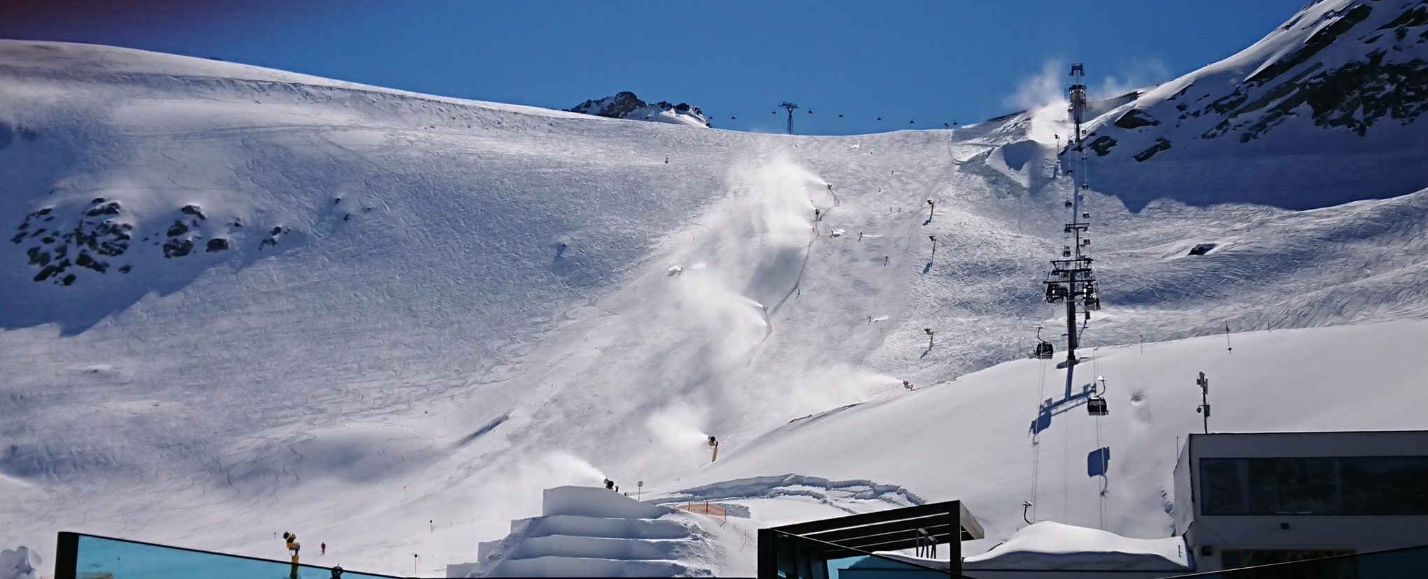 O avalanşă de mari dimensiuni s-a produs în Munţii Făgăraş