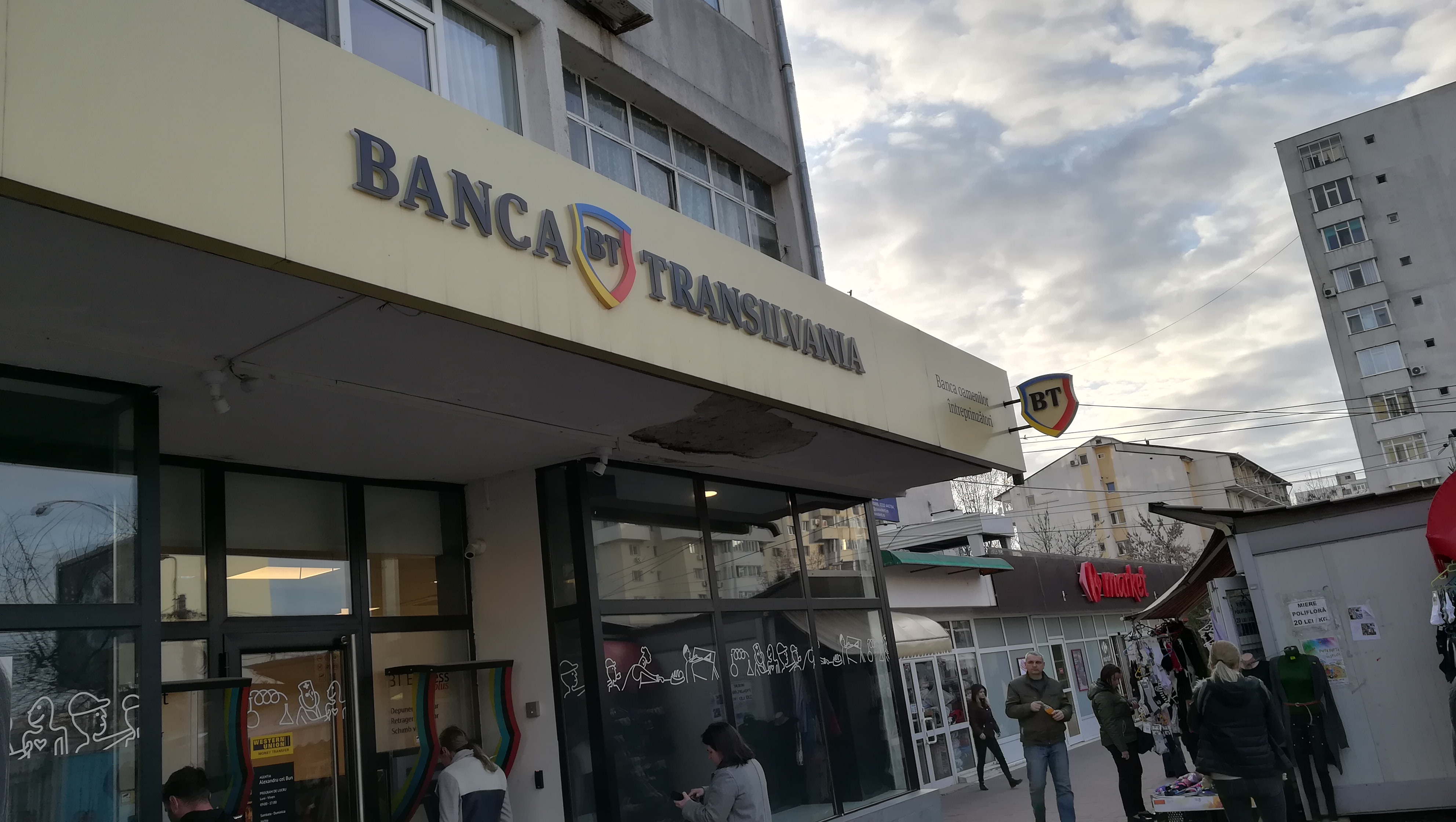 BT şi CEC Bank, primele bănci care au introdus Serviciul Plăţi Instant;transferul banilor, în mai puţin de 10 secunde