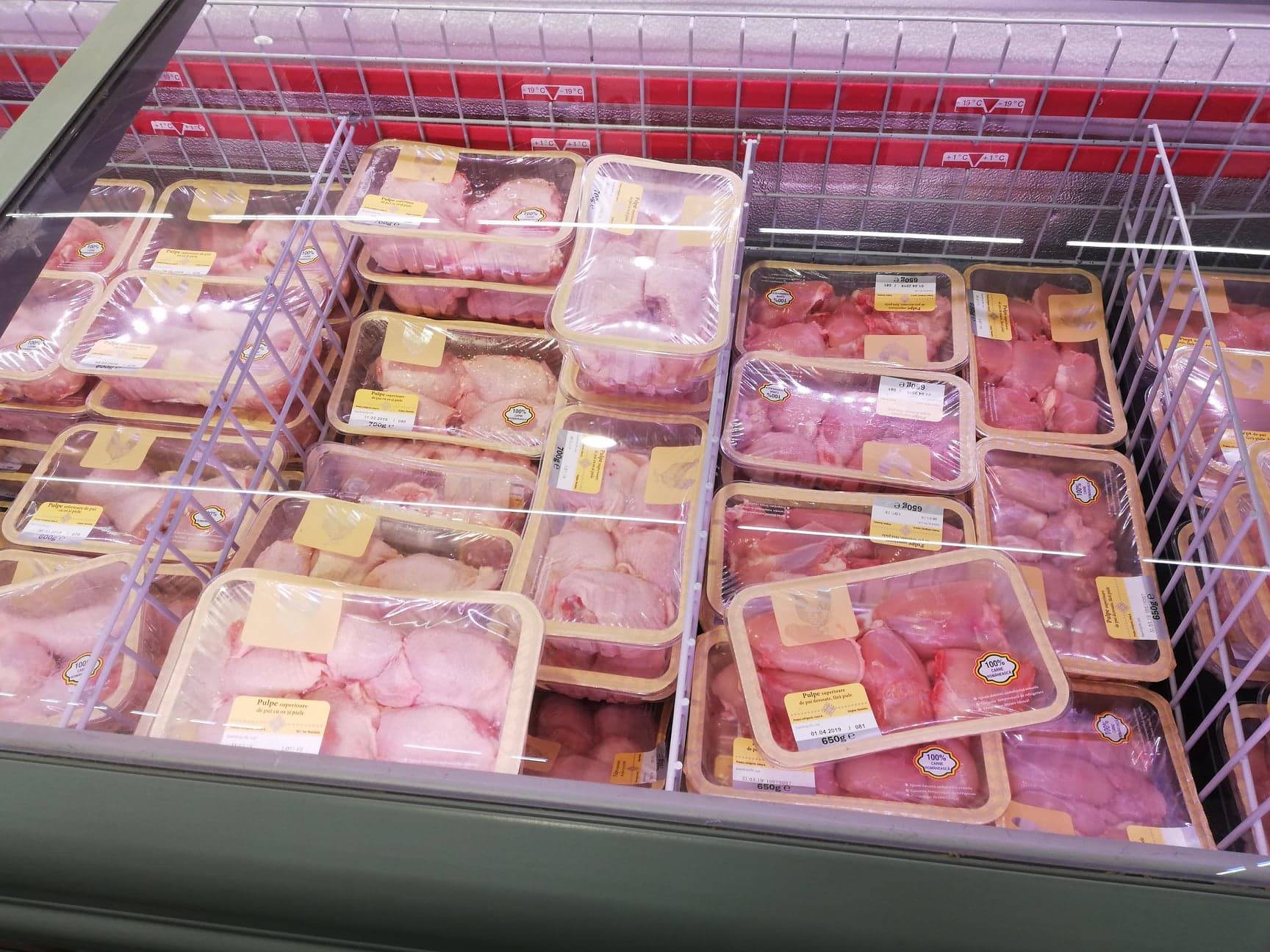 Peste jumătate dintre români consumă aproape zilnic carne (studiu)