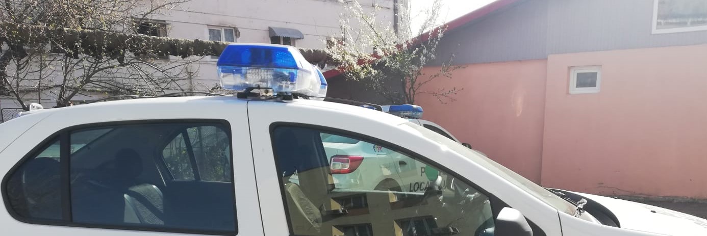 Atacator ieşean mascat înarmat cu două cuţite, rănit de poliţişti în timp ce fugărea două cupluri în Năvodari