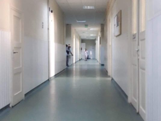 Botoşani: O adolescentă de 16 ani, internată în spital cu suspiciune de meningită meningococică