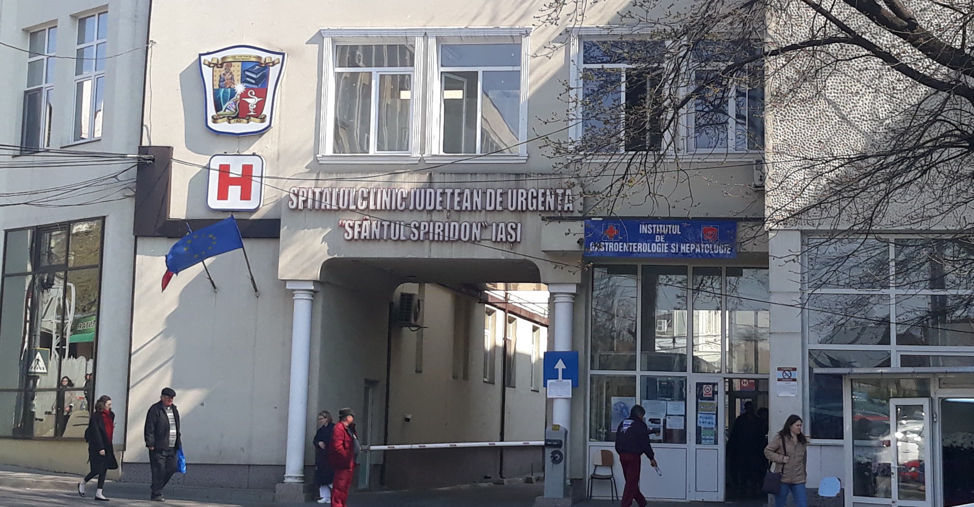 (UPDATE/AUDIO)Iaşi: Student adus în stare gravă la spital după ce a căzut de la etajul patru al unui cămin