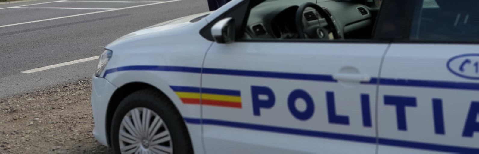 Suceava: Tânără sub control judiciar, după ce a încercat să mituiască un poliţist pentru a grăbi examenul auto