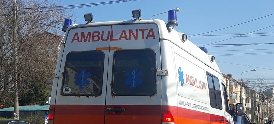 Vrancea: O femeie a ajuns la spital după o tamponare pe E85 în care au fost implicate trei autoturisme