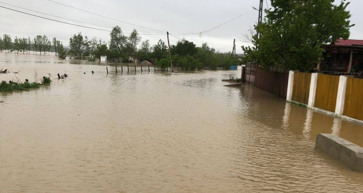 INHGA: Cod portocaliu de viituri pe râuri din 17 judeţe, până luni; Cod galben de inundaţii pe 23 de cursuri de apă