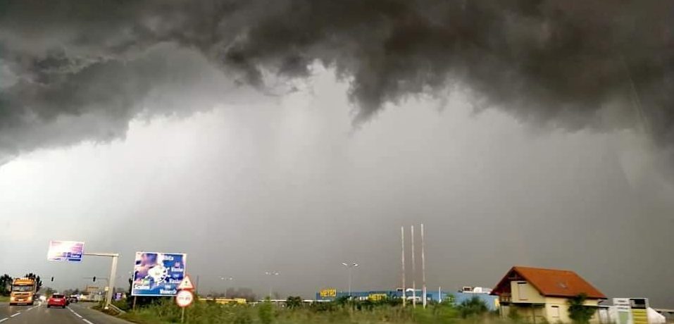 METEO: COD GALBEN de ploi şi vijelii în Moldova