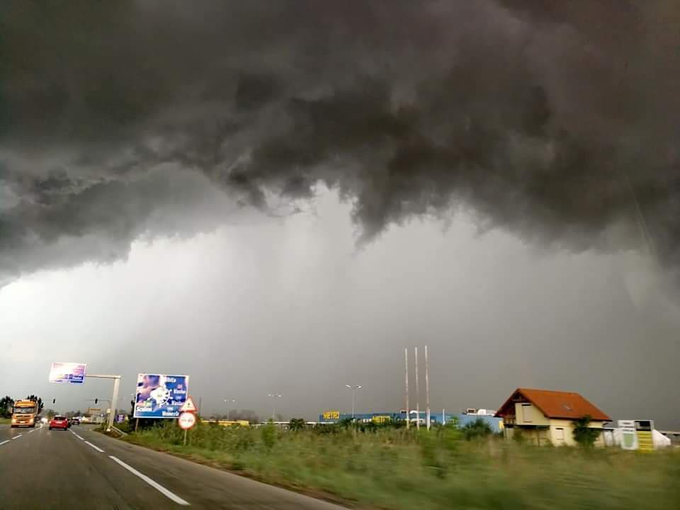 Prognoza meteo. Pe arii restrânse va ploua, iar la munte precipitaţiile vor fi mixte