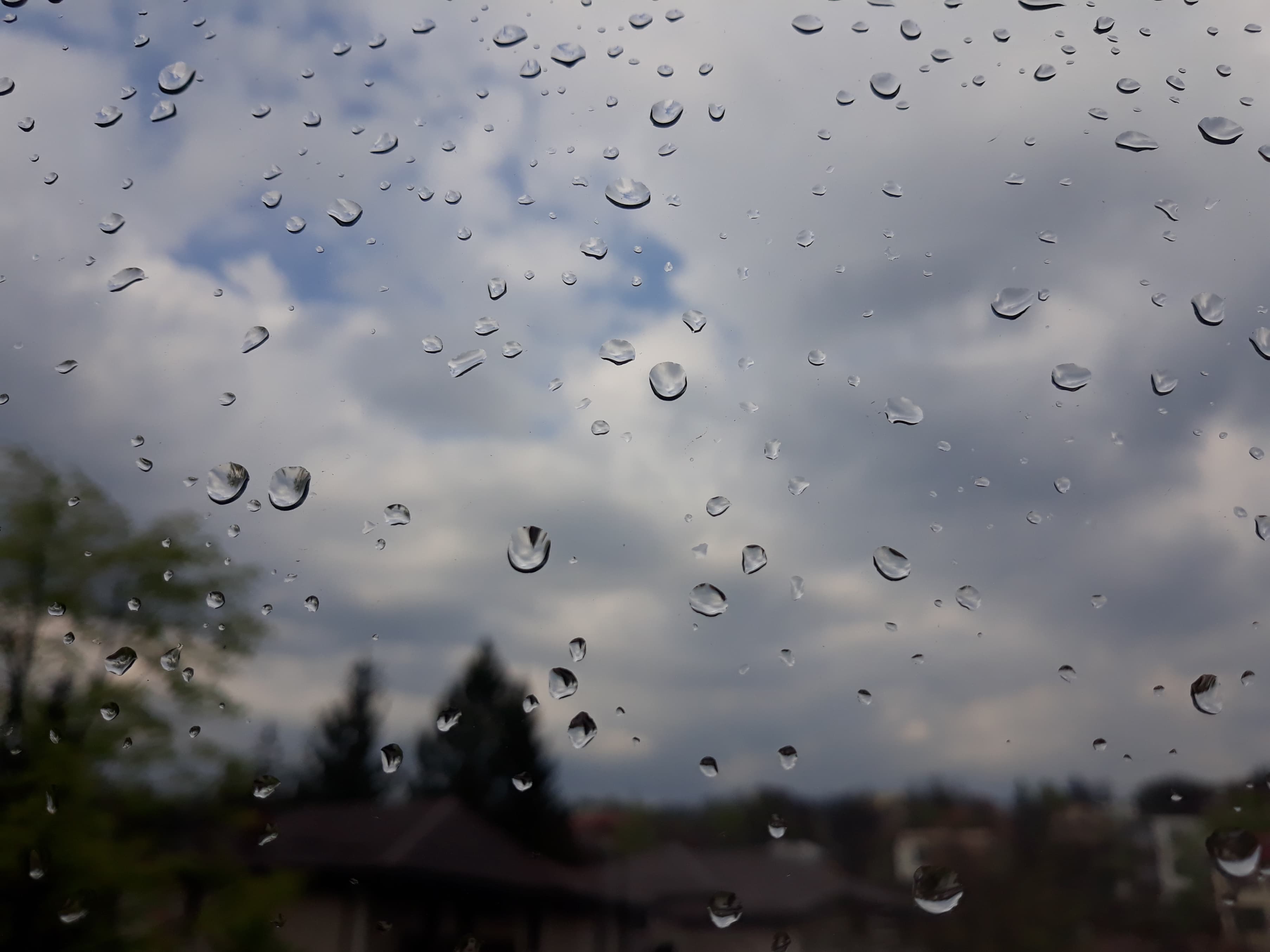 IGSU: Fenomenele meteorologice au produs efecte în opt judeţe şi Bucureşti; peste 1.000 de pompieri au intervenit