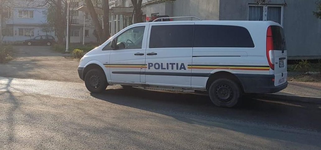 Galaţi: Un bărbat arestat preventiv şi patru reţinuţi de poliţişti într-un caz de contrabandă cu ţigări