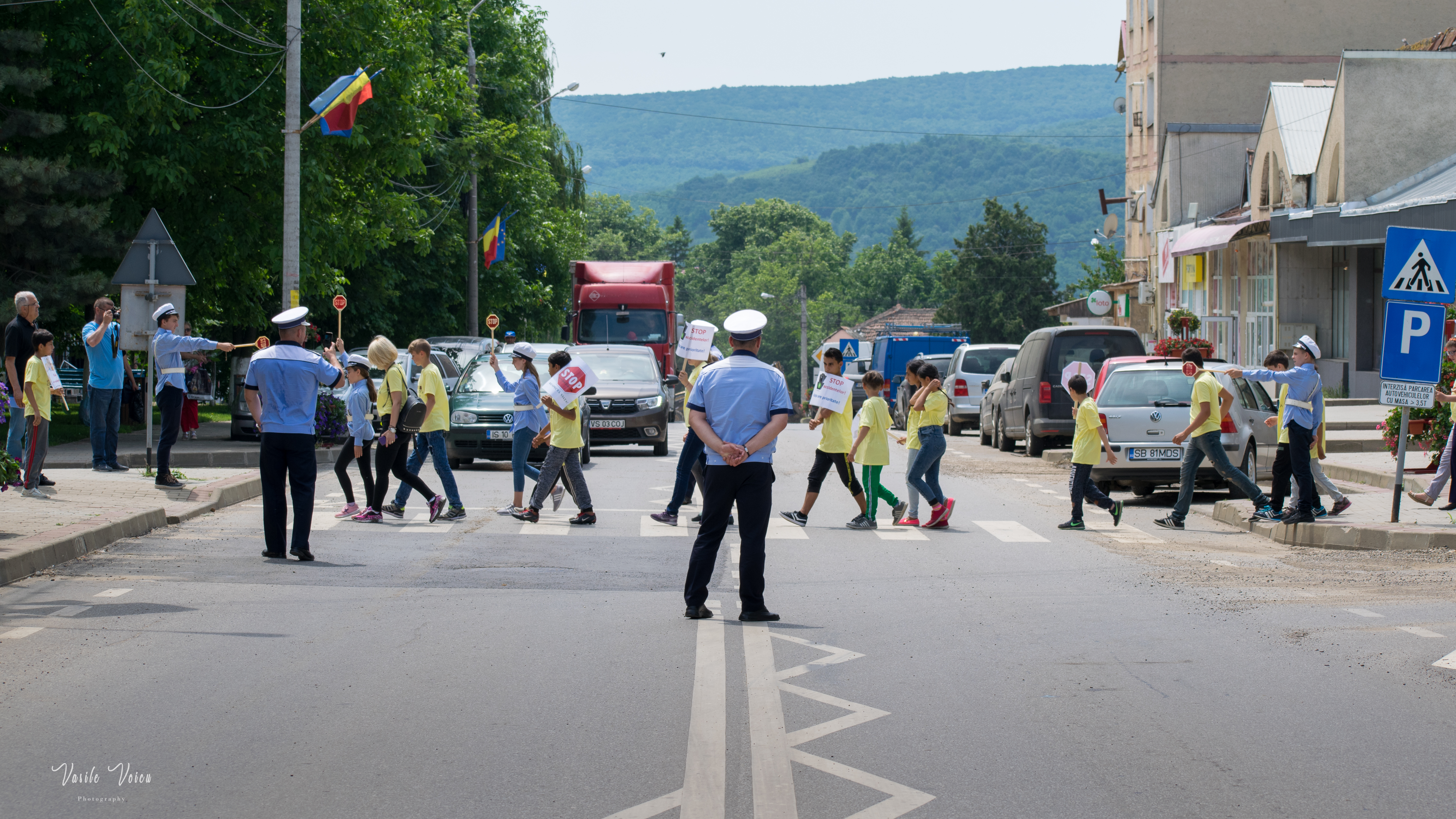 Sfaturi de la poliţişti, adresate copiilor şi părinţilor, pentru o vacanţă în siguranţă