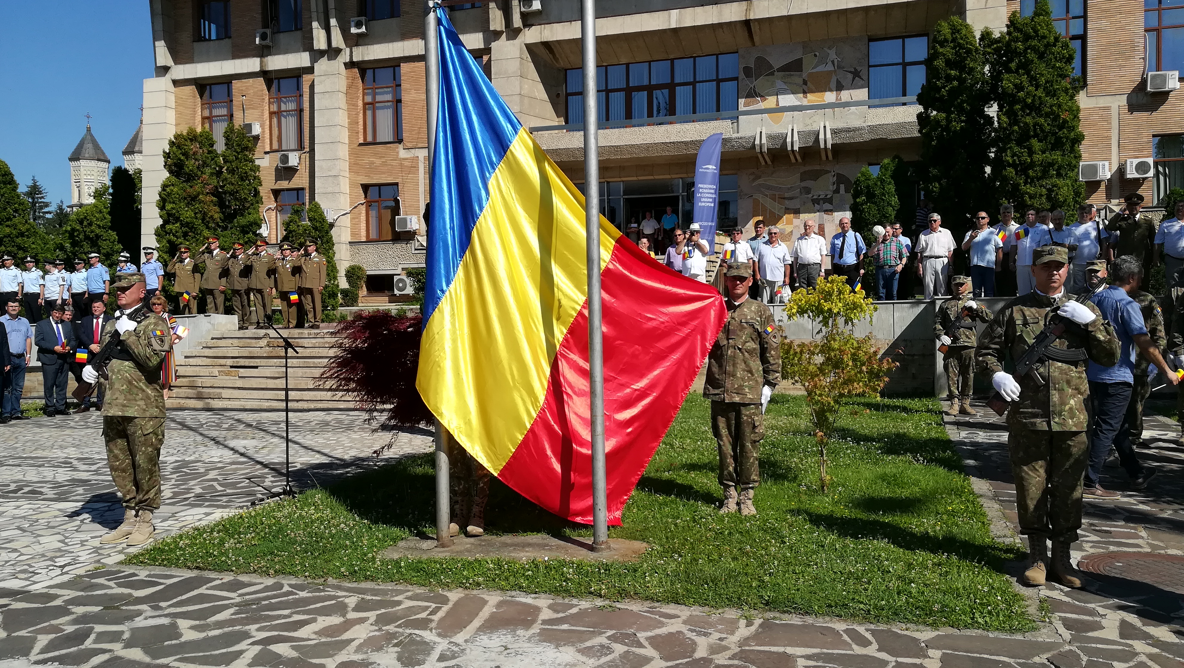 (AUDIO/FOTO/VIDEO) IAŞI: Ceremonii militare şi religioase pentru a marca Ziua Drapelului Naţional