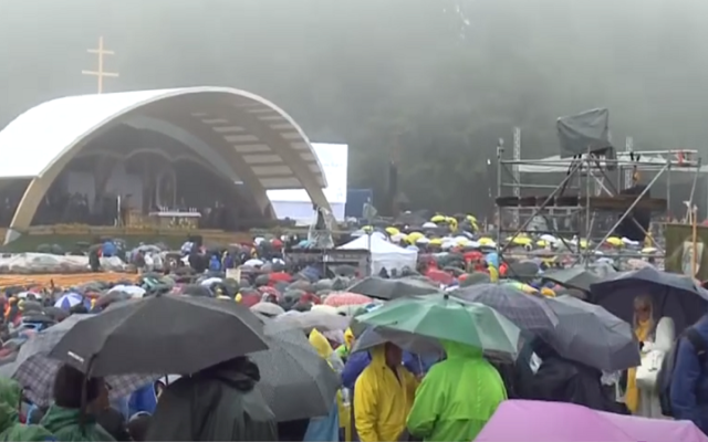 Papa Francisc se află în mijlocul pelerinilor prezenţi la Şumuleu-Ciuc (Harghita)