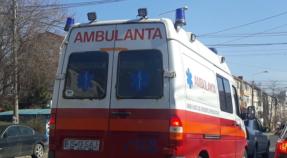 Galaţi: Copil înecat în piscină adus în stare gravă cu elicopterul SMURD la spital