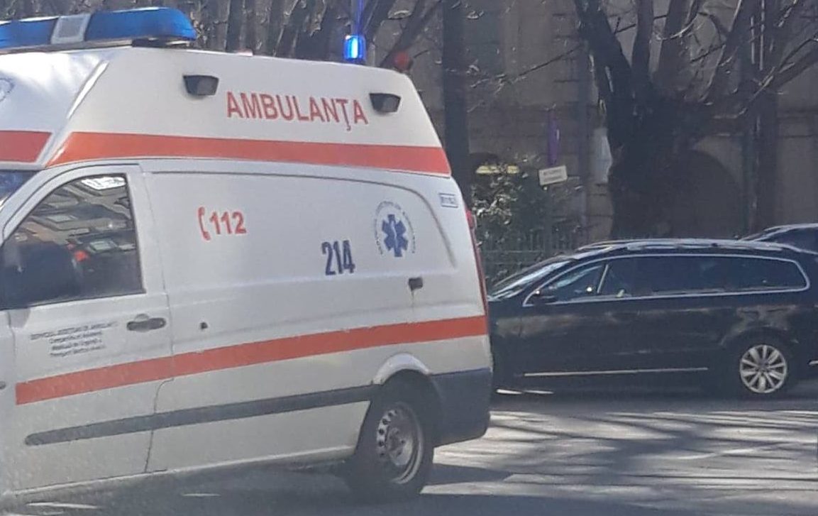 (AUDIO) Iaşi: Anchete demarate după ce o femeie a murit în faţa Spitalului de Recuperare