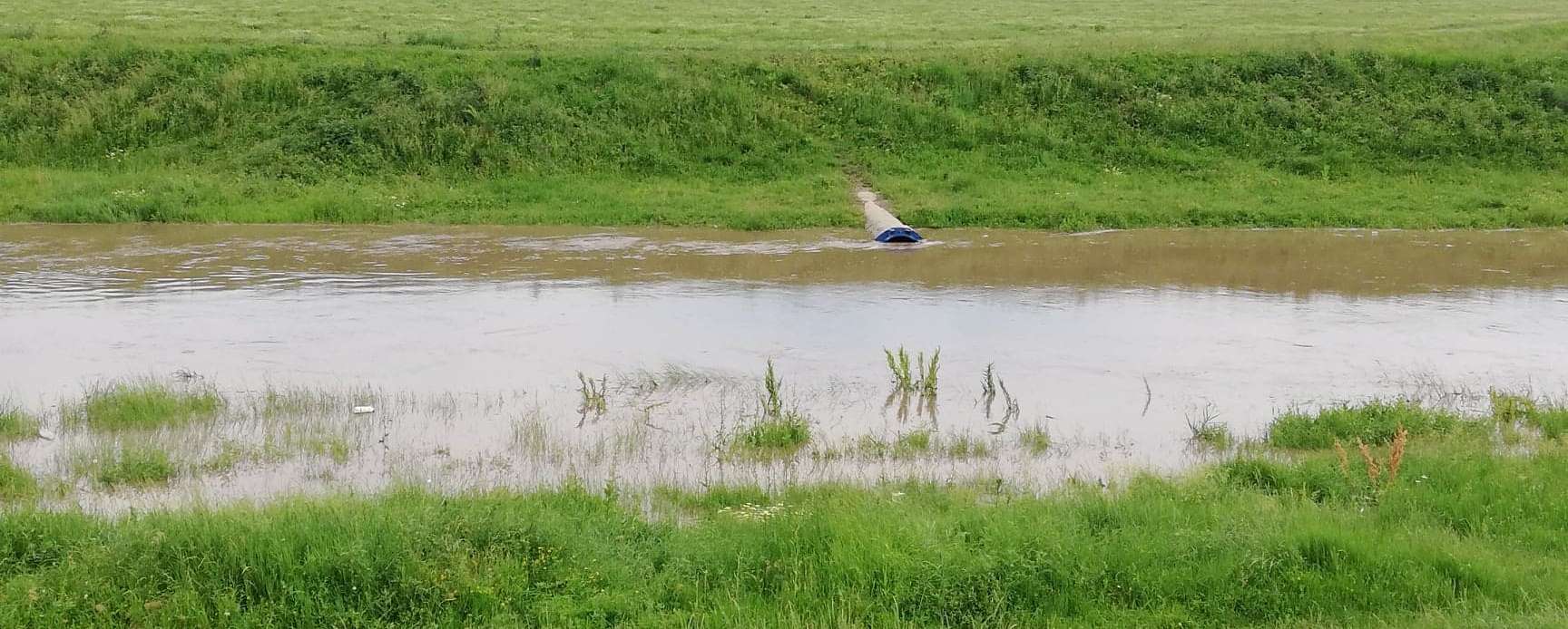 INHGA: Cod portocaliu de inundaţii în bazine hidrografice din cinci judeţe, până miercuri dimineaţă