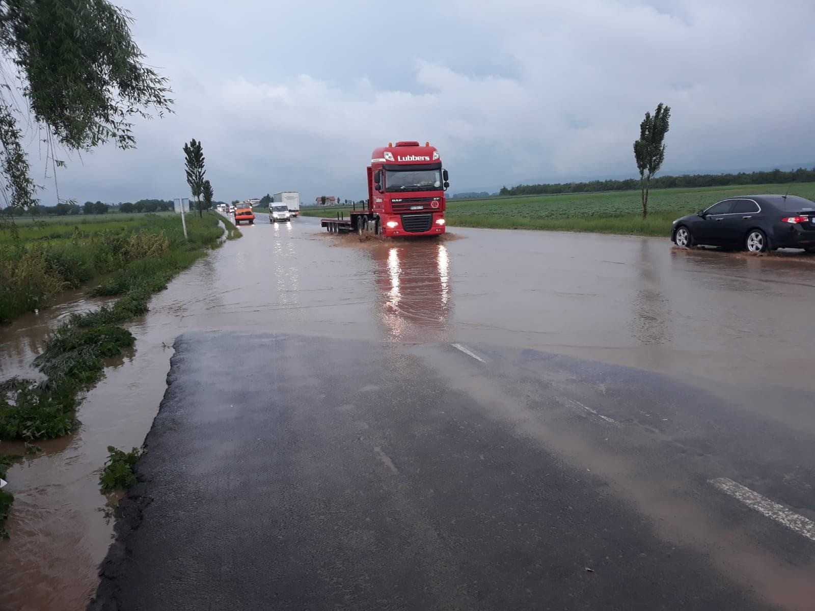 MAI: 53 de localităţi din 19 judeţe, afectate de fenomene meteorologice şi hidrologice, în ultimele 24 de ore