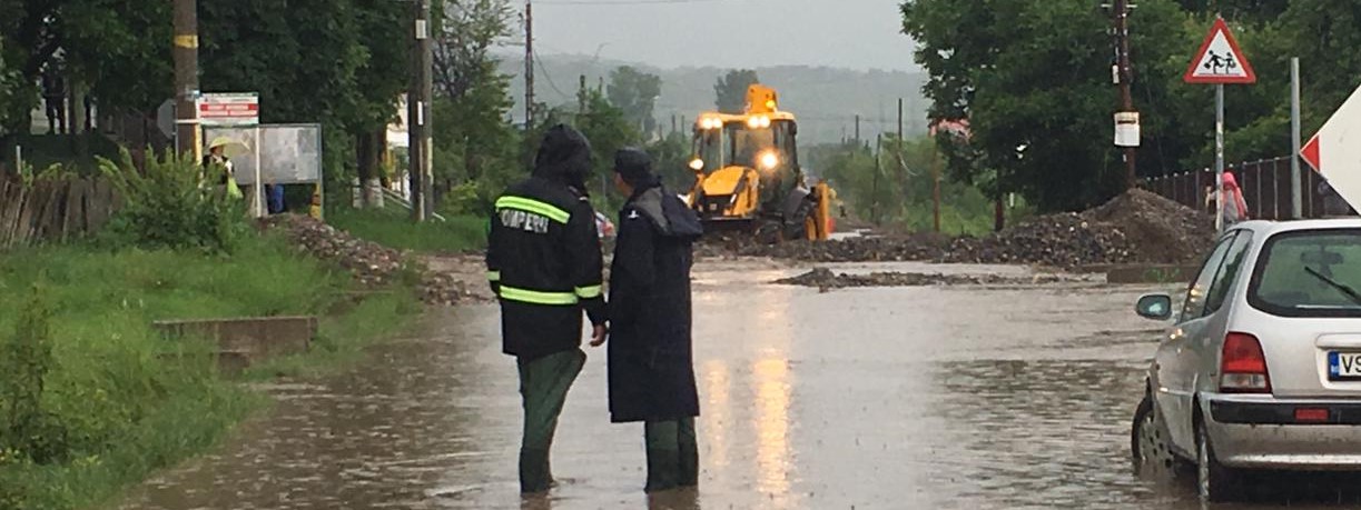 (AUDIO) Vaslui: Podul din apropierea pieţei centrale din Bârlad, avariat din cauza ploilor abundente