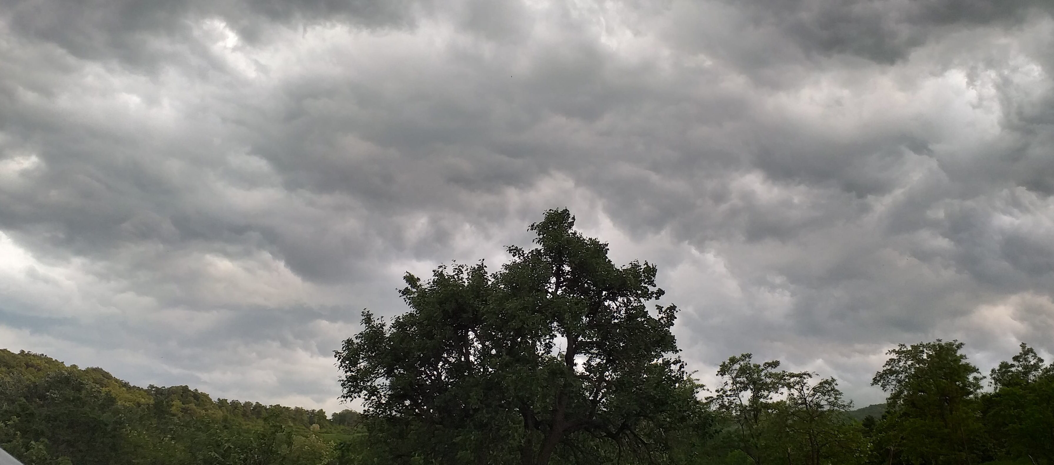 METEO: COD GALBEN de averse torenţiale în Moldova