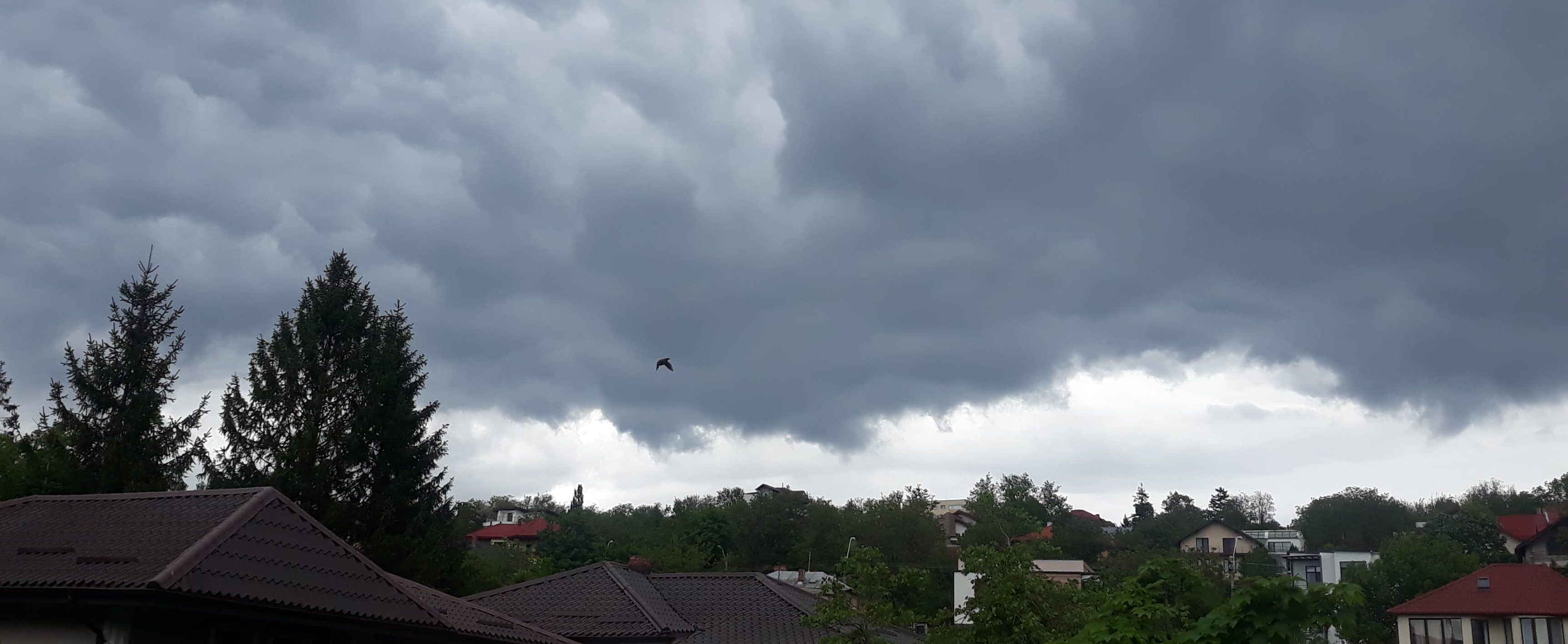 Galaţi: Cod portocaliu de averse torenţiale şi grindină, până la ora 16:30