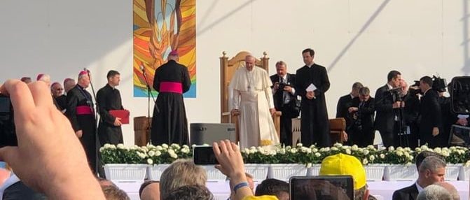 Iohannis le mulţumeşte celor care l-au întâmpinat pe Papa Francisc în România şi autorităţilor ce au contribuit la succesul călătoriei