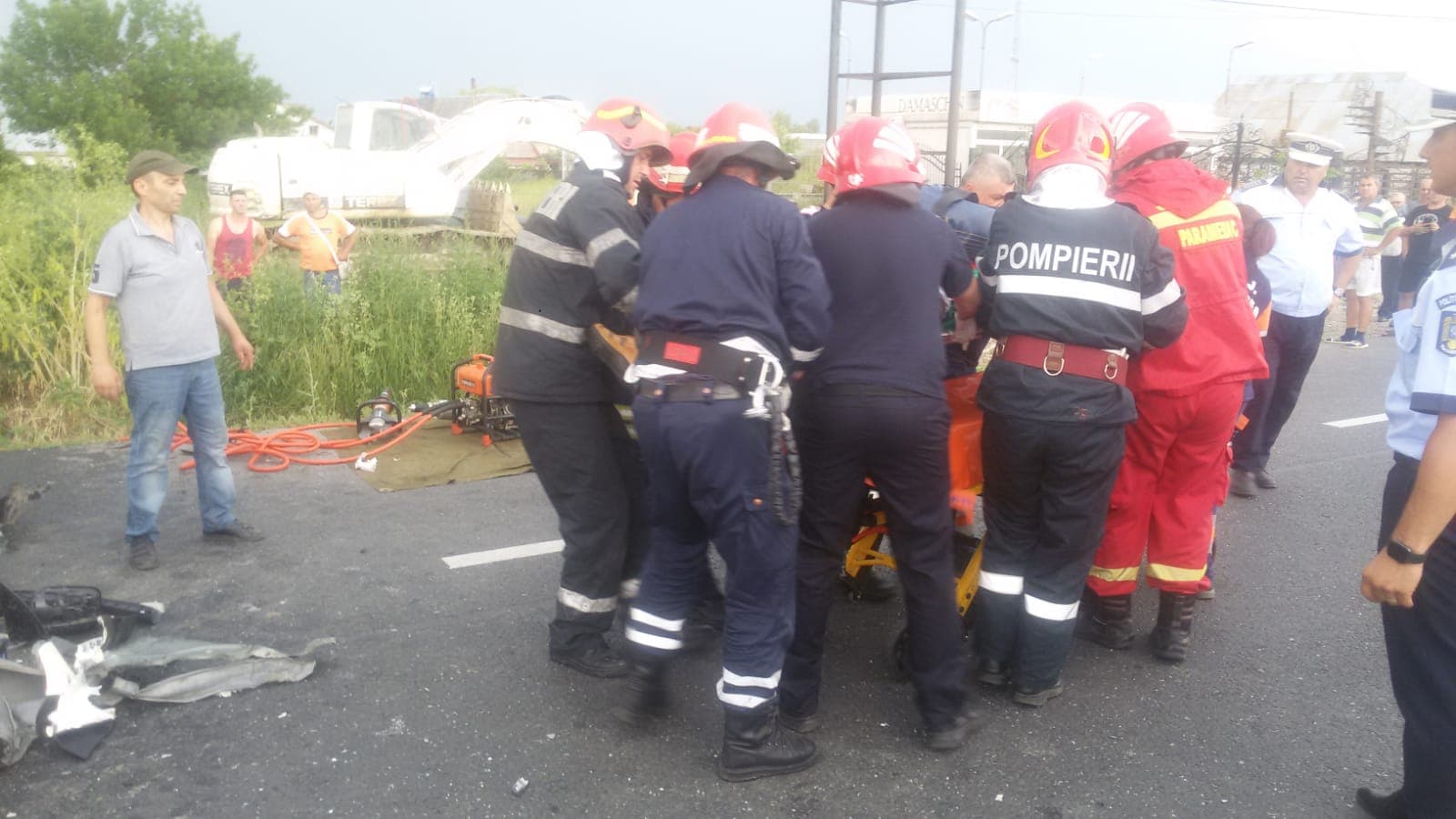 Suceava: Un mort şi cinci răniţi într-un accident produs pe DN17, la Vama