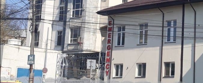 Botoşani: Tânără de 27 de ani în stare gravă după ce s-a electrocutat în bucătăria unui restaurant