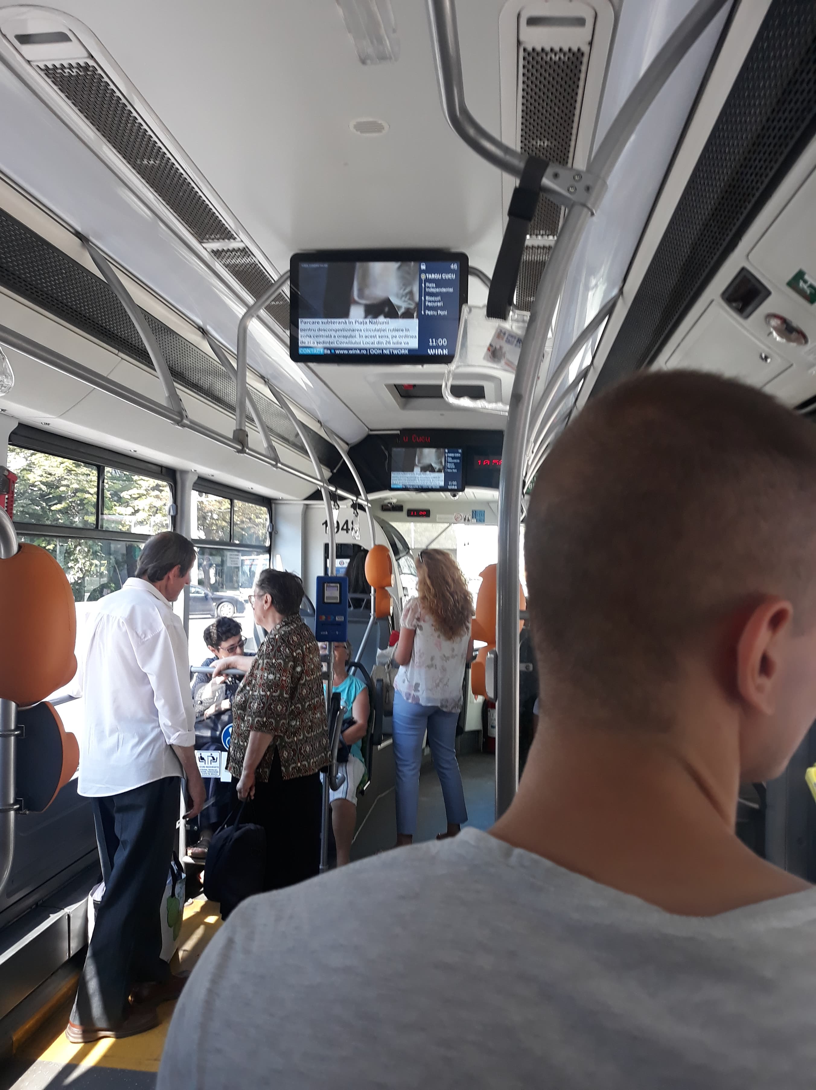 Elevii nu pot deconta integral abonamentele de transport local;80% primesc mai puţin de jumătate din bani