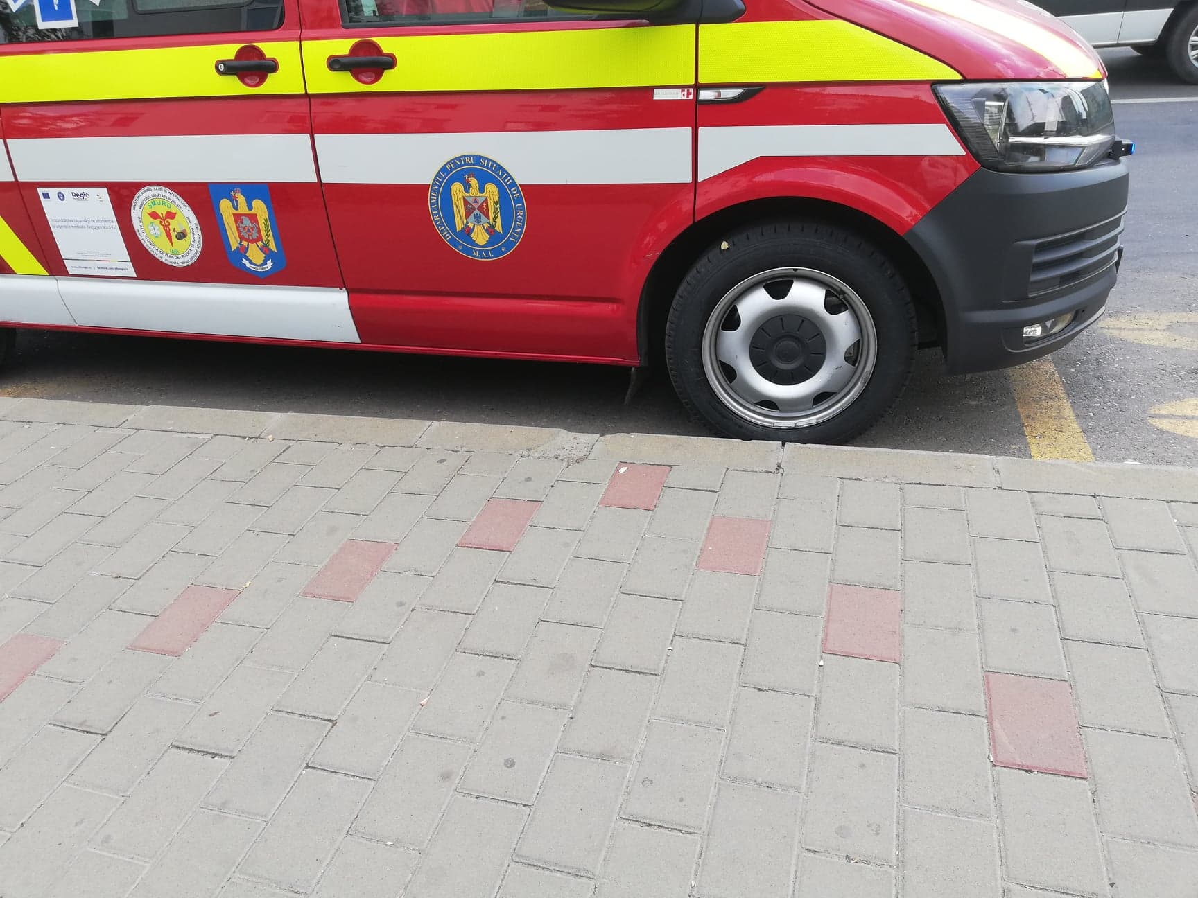 Suceava: O femeie şi un copil au ajuns la spital, după ce căruţa lor a fost lovită de un microbuz, la Pătrăuţi