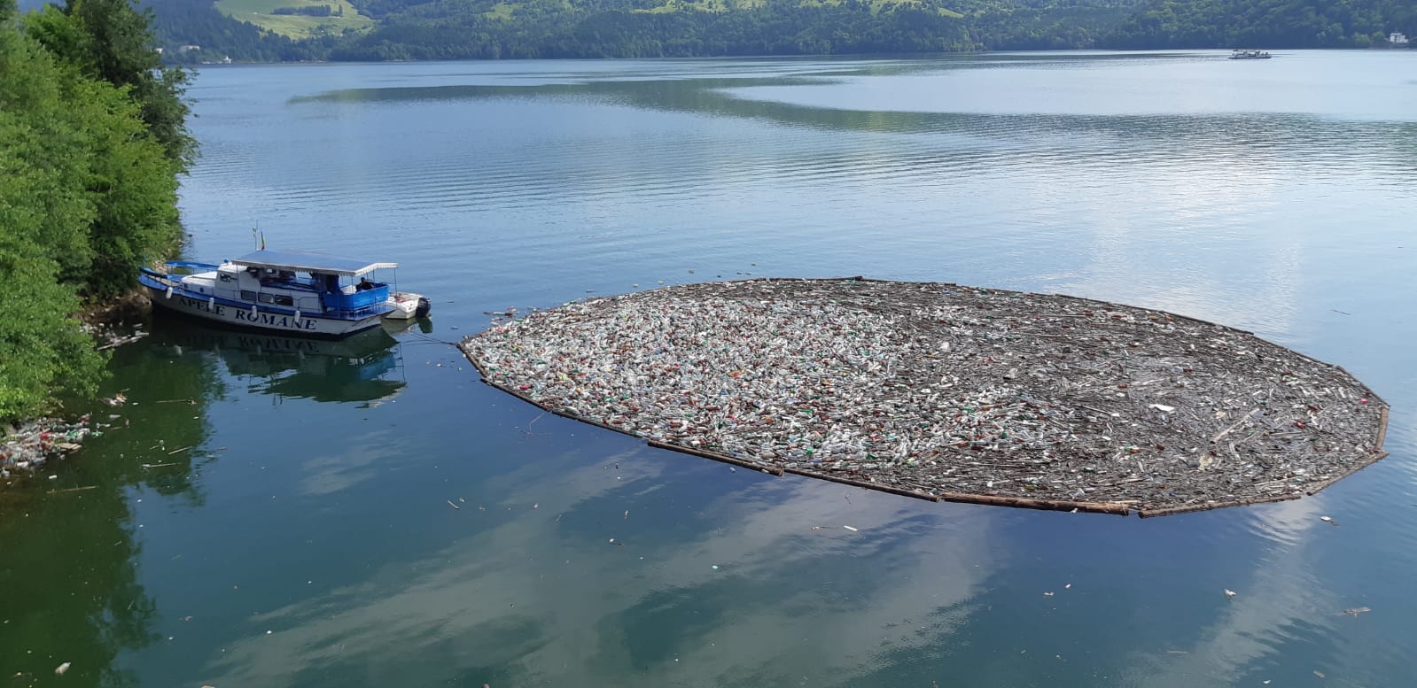 Două organizaţii neguvernamentale vor organiza o acţiune de ecologizare a Lacului ‘Izvorul Muntelui’. Andrei Carabelea în Matinal – joi, 12.09.2019.