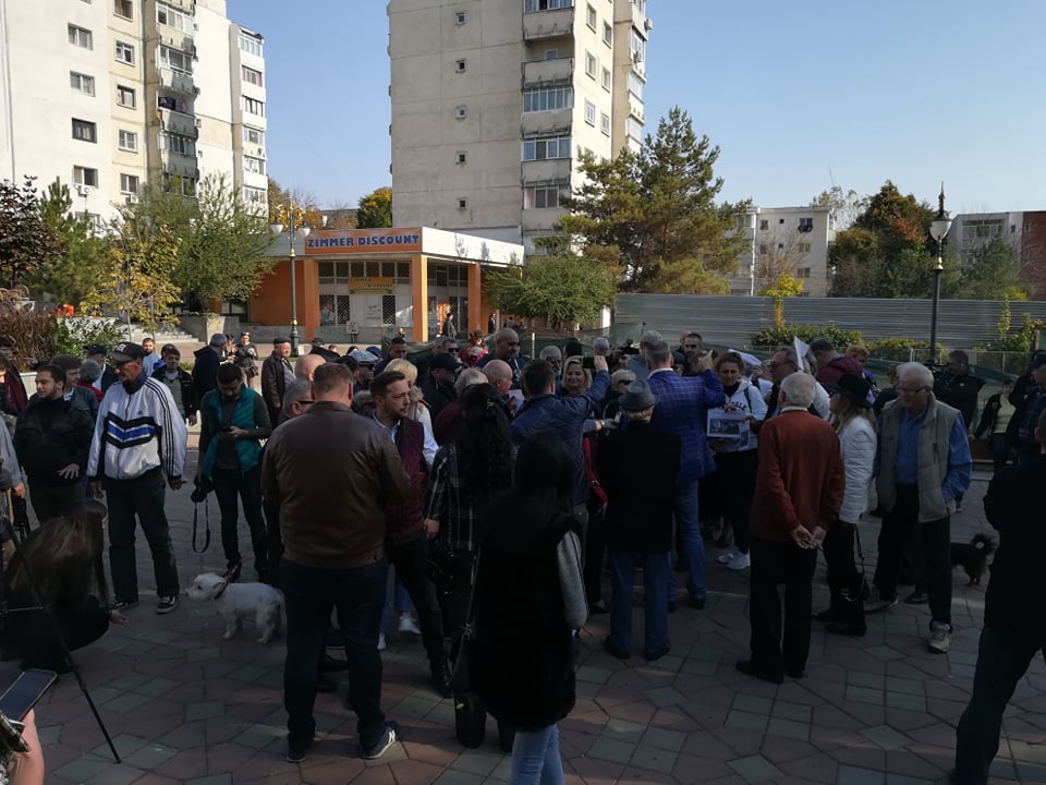 (AUDIO/FOTO) Iaşi: Protest în cartierul Tătăraşi! Cetăţenii se opun construcţiei a trei blocuri de locuinţe