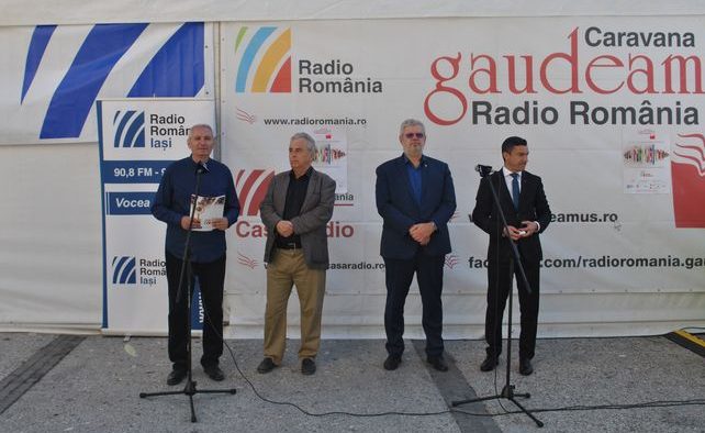 UPDATE (AUDIO/FOTO/VIDEO) Târgul de Carte Gaudeamus a fost deschis, oficial, în Piaţa Unirii din Iaşi