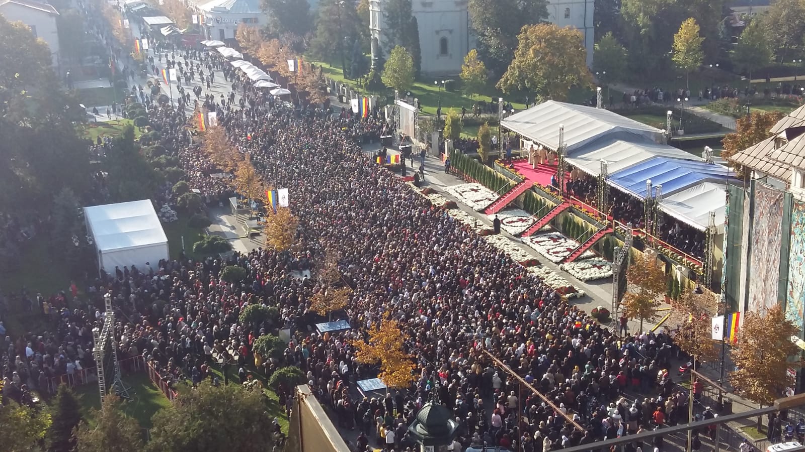 TRANSMISIE în DIRECT – Sfânta Liturghie de Hramul Sfântei Cuvioase Parascheva – (foto/video)