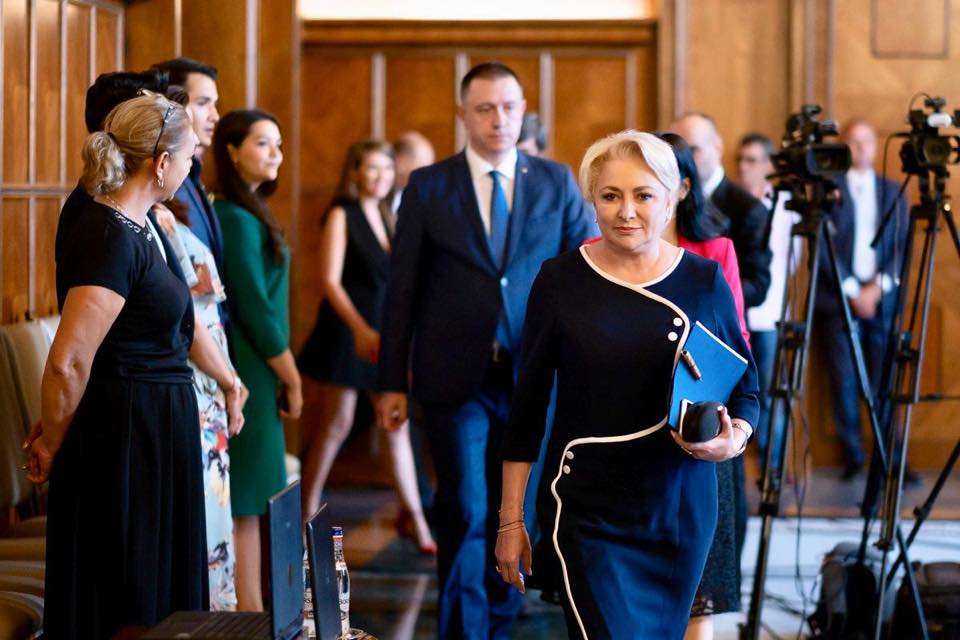 Şapte membri ai CSM cer sesizarea CCR după apariţia înregistrărilor cu Dăncilă dintr-o şedinţă a PSD