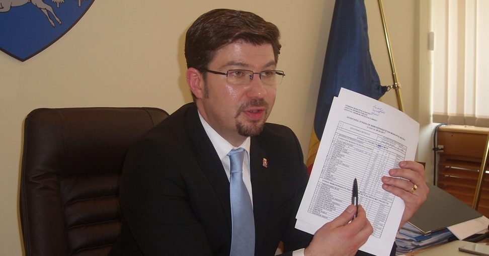 (AUDIO) Bacău: Primarul Necula propune o nouă organigramă. Mai multe direcţii ar putea fi desfiinţate