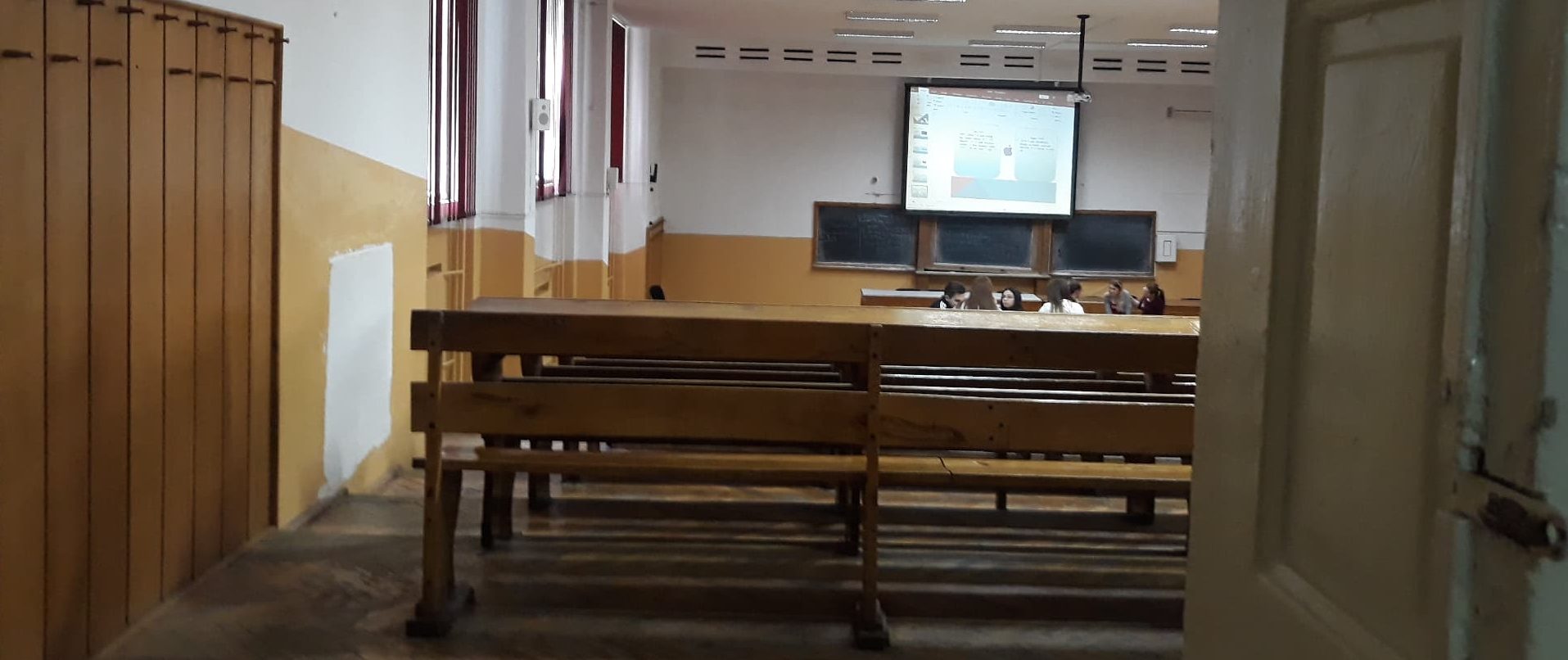 Suceava: Alţi cinci studenţi, 13 elevi şi opt cadre didactice confirmate cu COVID-19