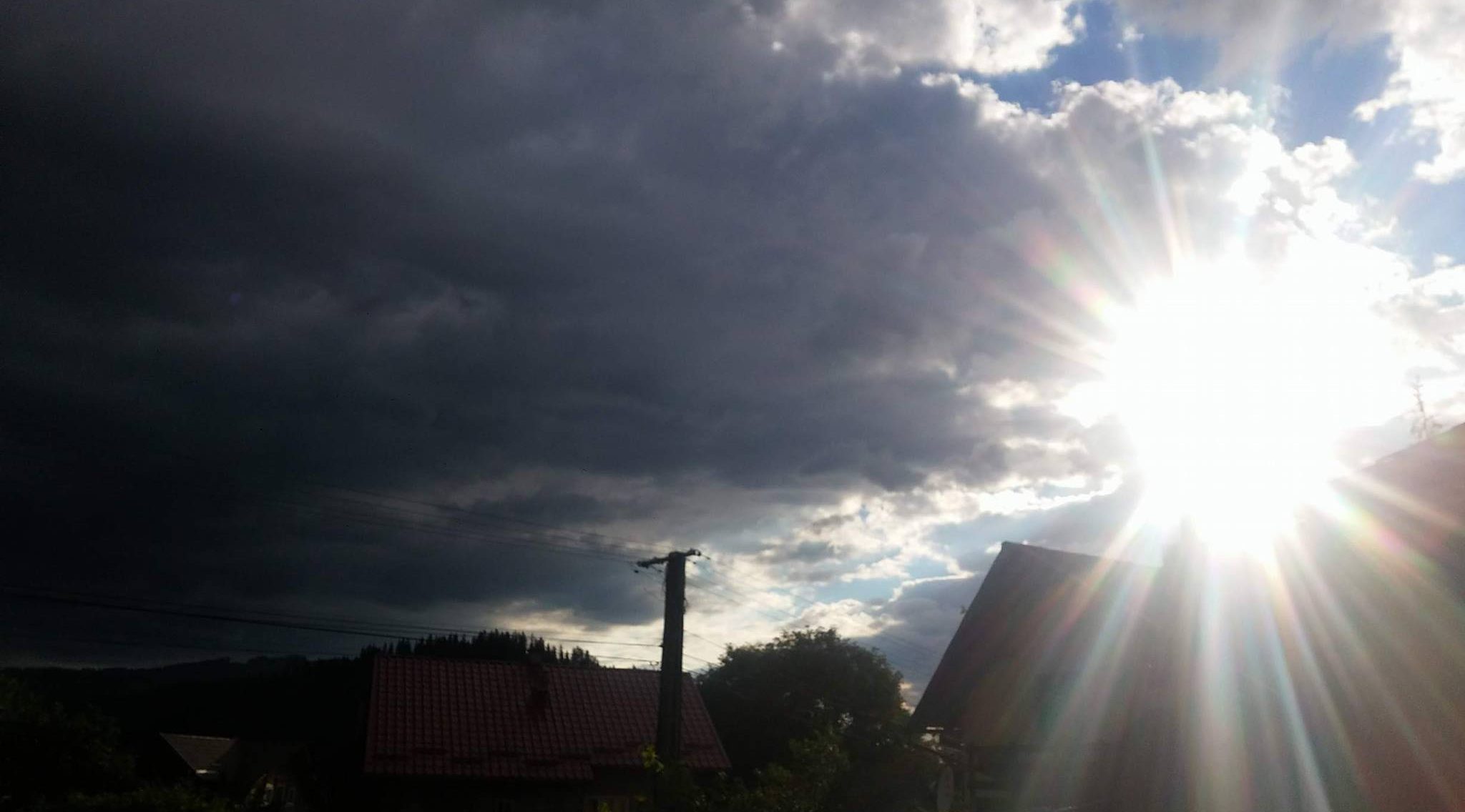 Bacău şi Suceava: Meteorologii au prelungit atenţionarea COD GALBEN de vreme rea