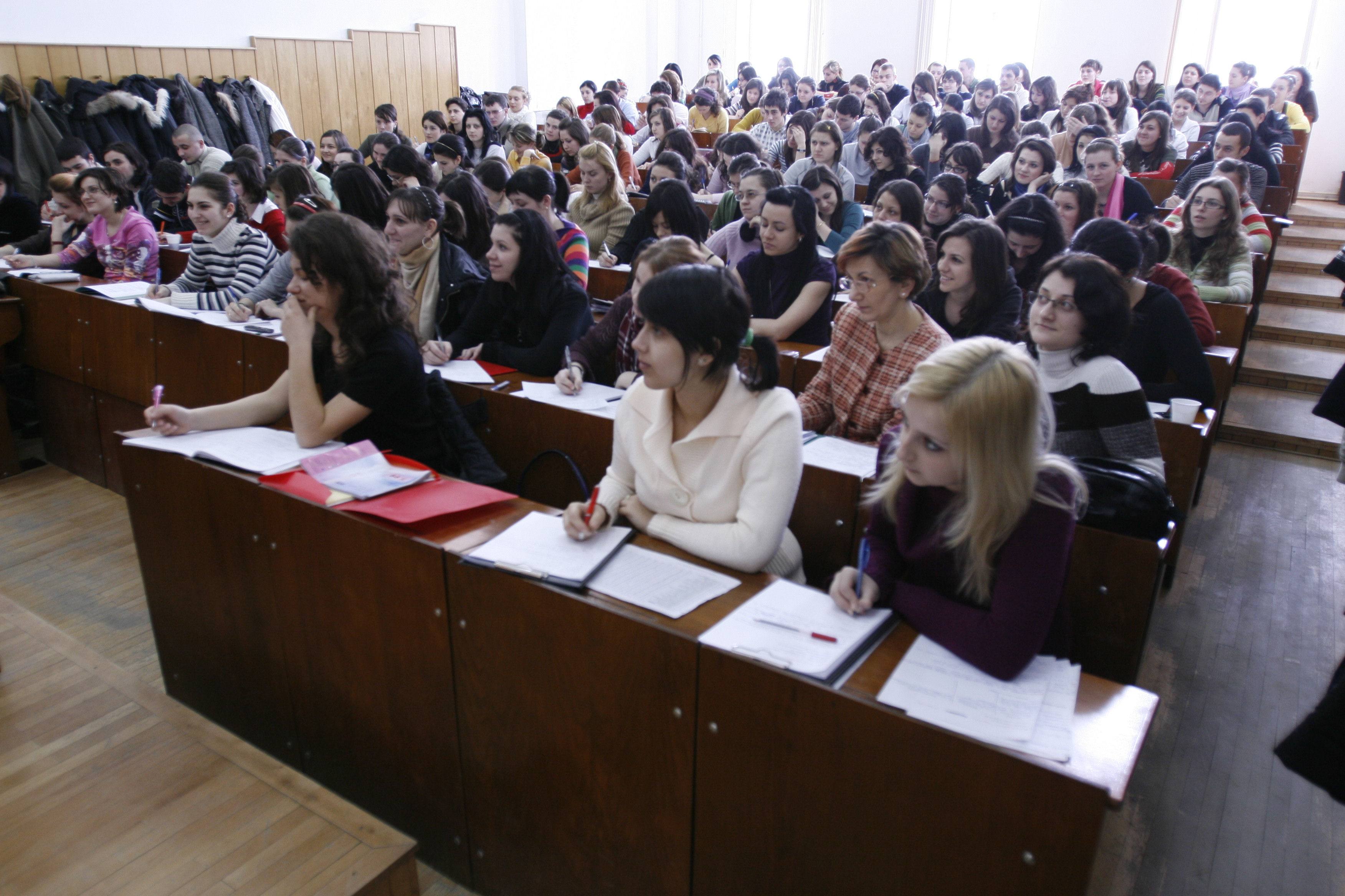 ? ?‍??‍?Facultatea de Psihologie şi Ştiinţe ale Educaţiei, oportunităţi pentru studenţii din anul I. Bună Dimineaţa cu Adina Şuhan (08.11.2019)