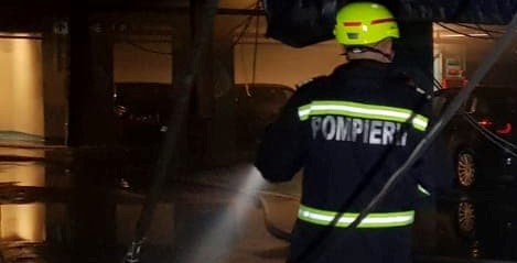 Galaţi: 18 persoane evacuate, trei intoxicate cu fum şi una cu atac de panică după un incendiu într-un bloc