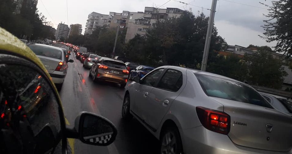 RAR: 45% dintre mașinile controlate în trafic, deficiențe tehnice majore