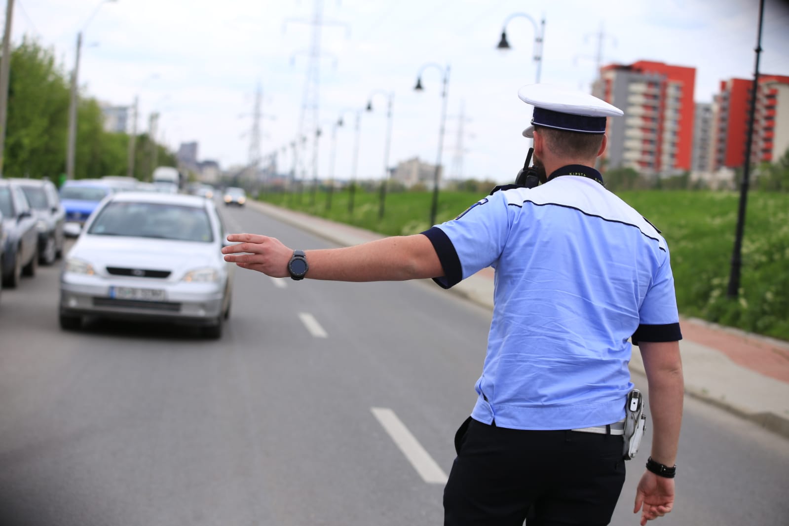 Iaşi: Un poliţist aflat în timpul liber a identificat în trafic o maşină furată