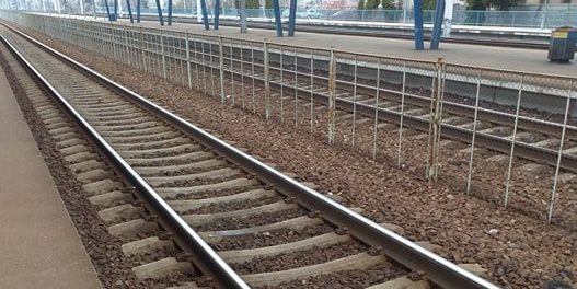 Suceava: Trei răniţi, după ce un tren a lovit o maşină la Soloneţ