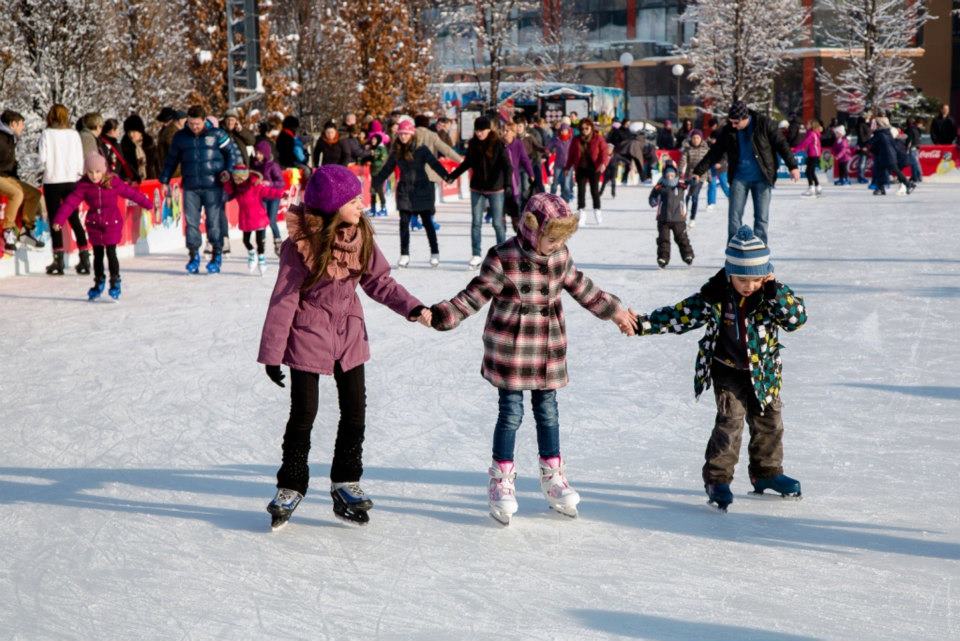 Iaşi: S-a deschis sezonul distracţiei pe gheaţă, la patinoarul Palas Ice