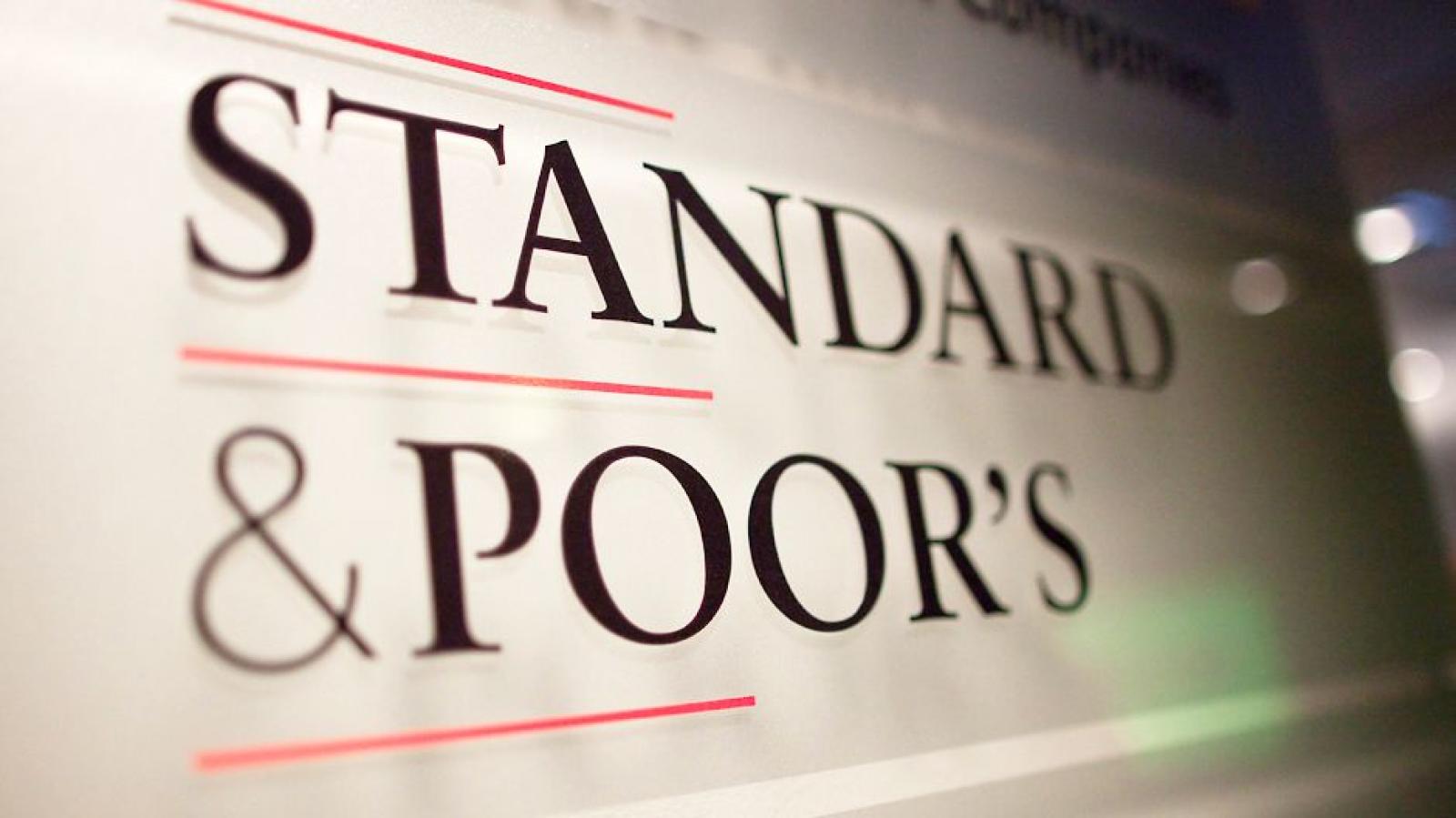 Standard & Poor’s a înrăutăţit perspectiva ratingului României de la stabilă la negativă