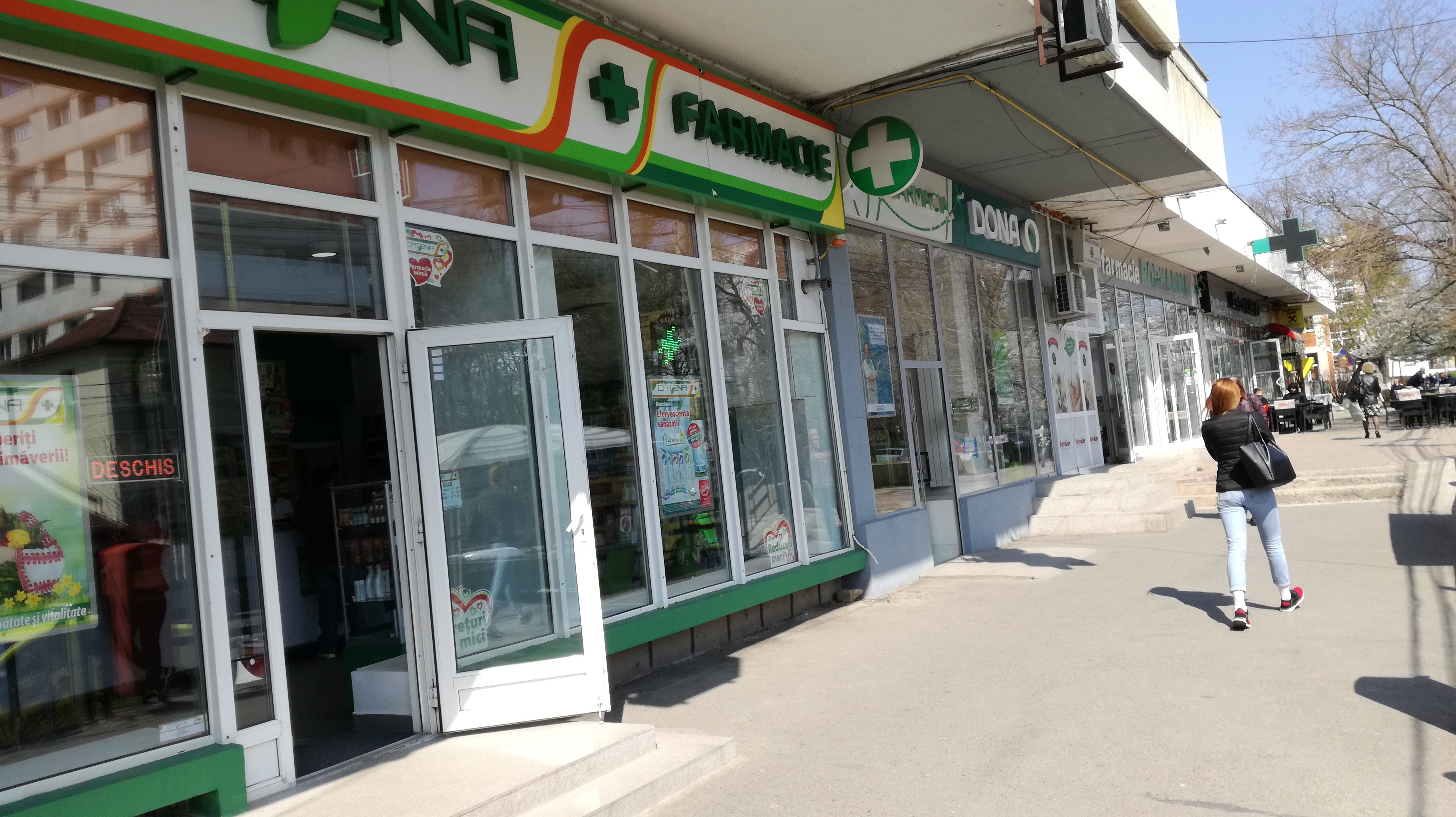 Suceava: Poliţiştii au reţinut un bărbat pentru comiterea unei tâlhării la o farmacie în centrul municipiului reşedinţă