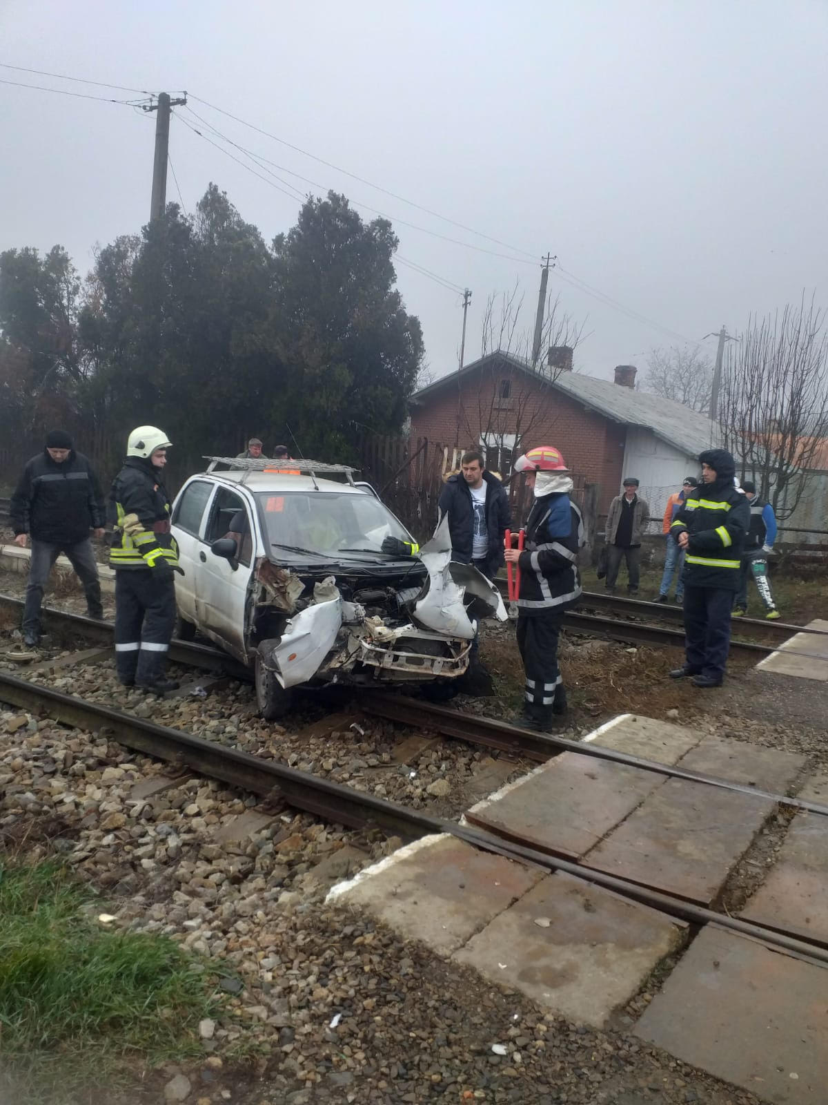 VASLUI: Accident feroviar între un tren personal și un autoturism